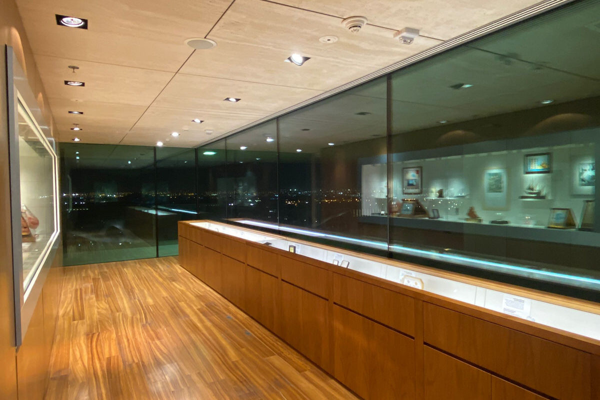 Display Gifts High Level Showcases