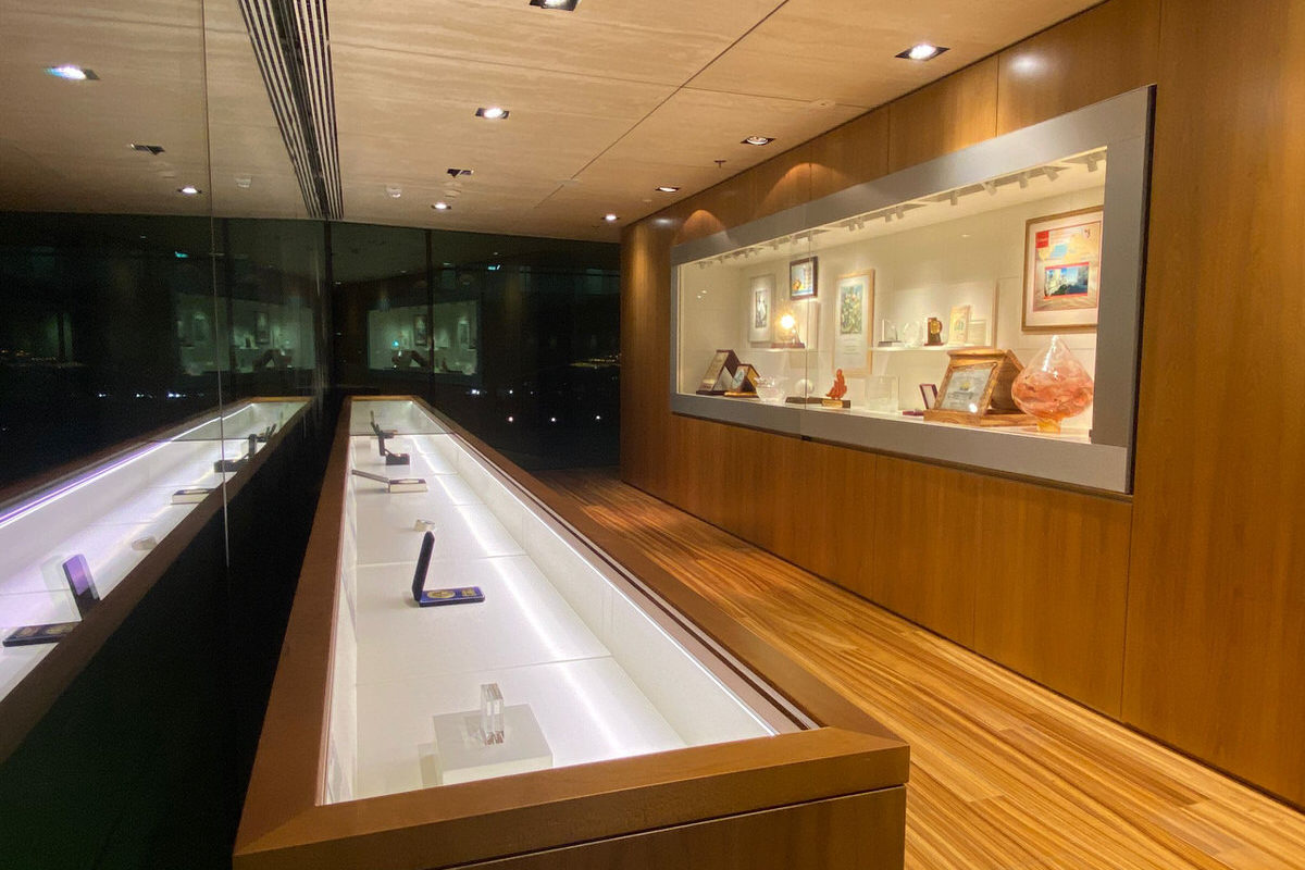 Display Gifts High Level Showcases