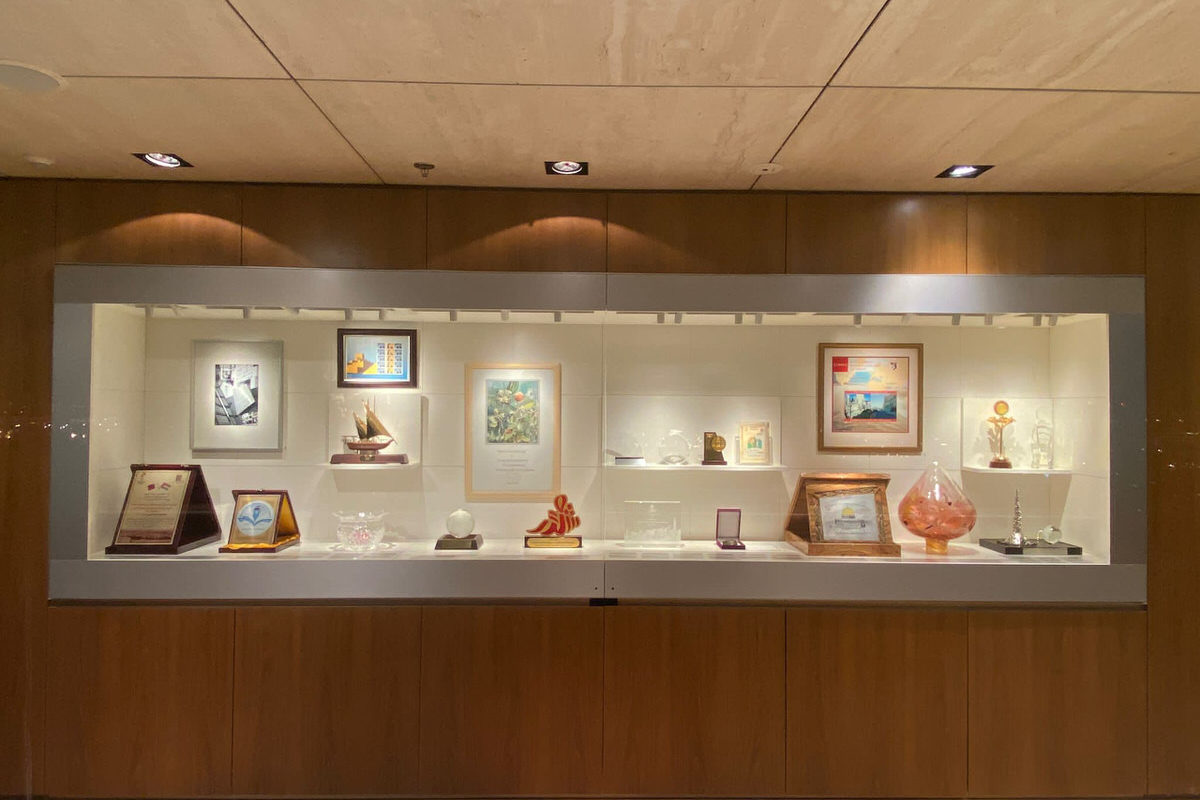 Display Gifts High Level Showcases