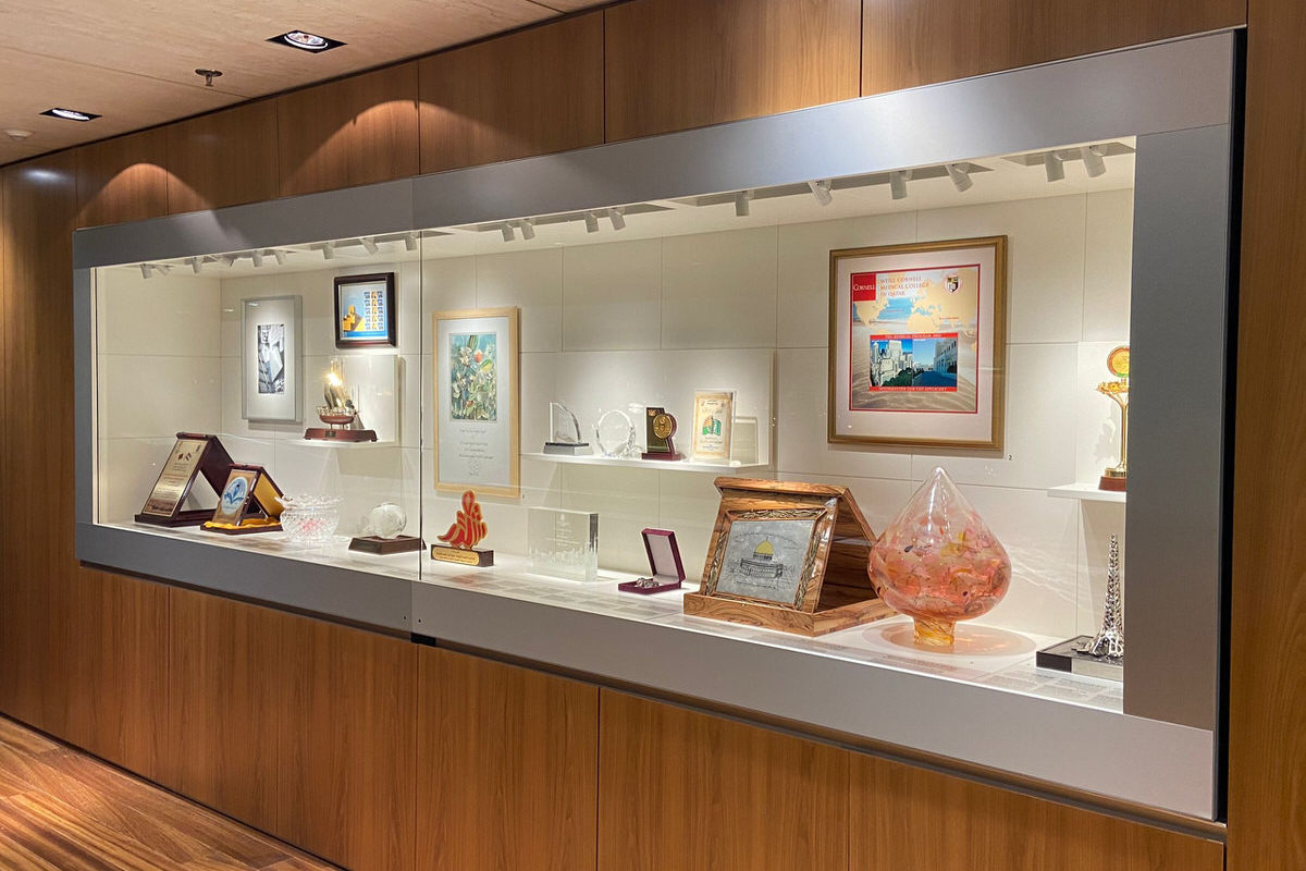 Display Gifts High Level Showcases