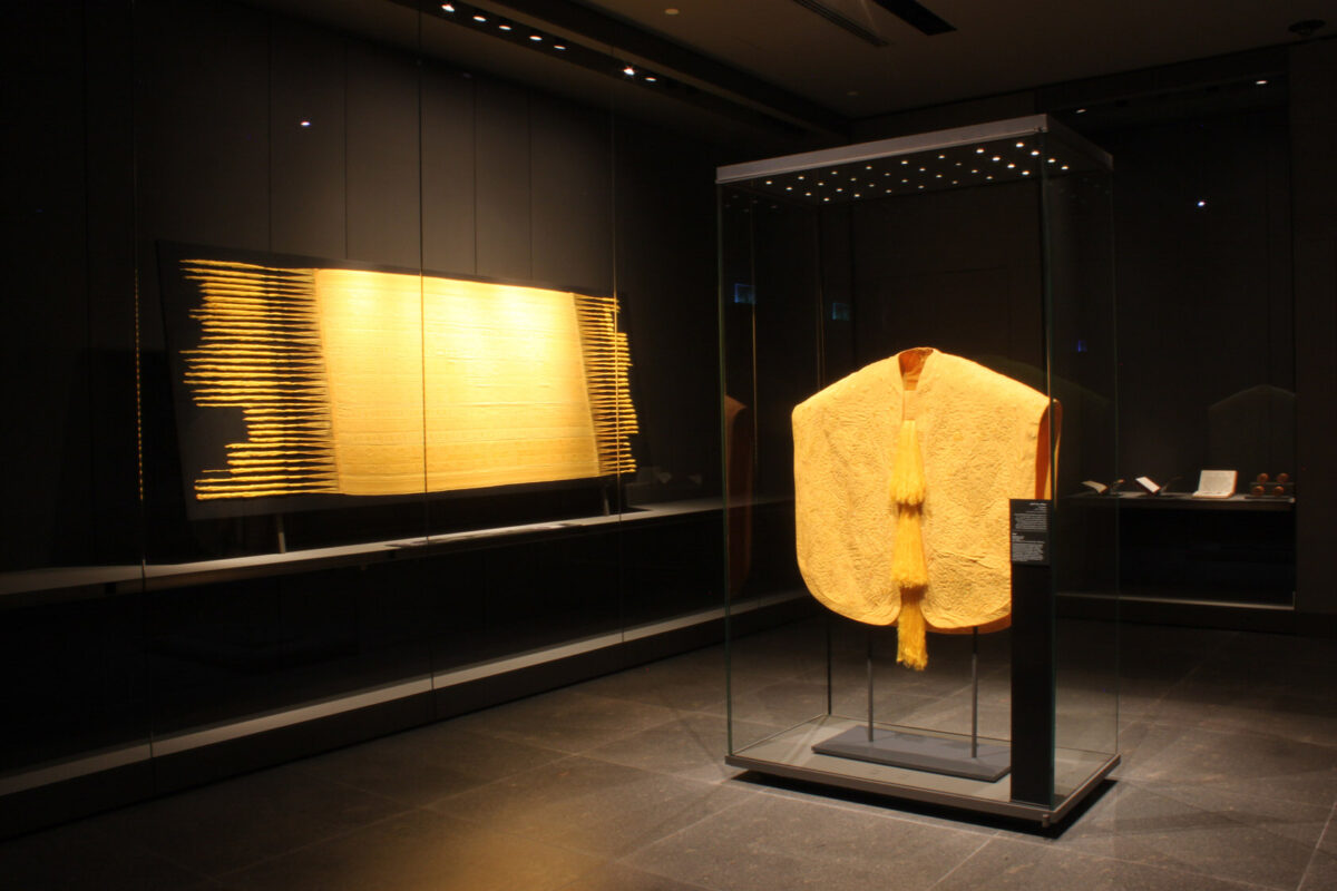 golden-spider-silk-03